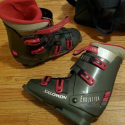 Women's Salomon Ski Boots Size 28.5