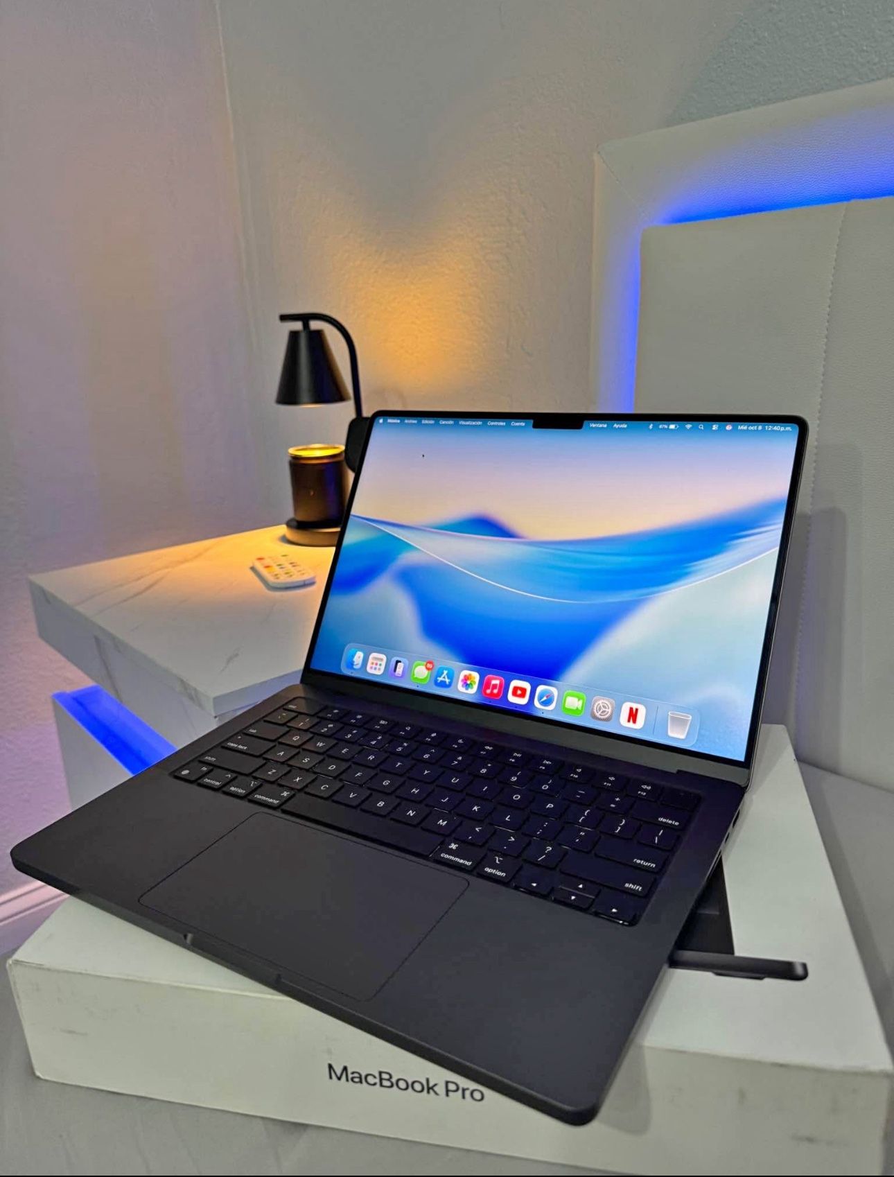 Apple - MacBook Pro 14-inch M4 chip - 24GB memory And 512G