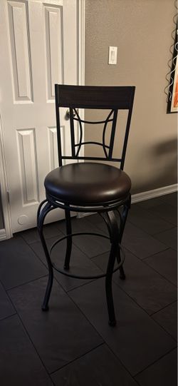 Black Metal Swivel Bar Stool