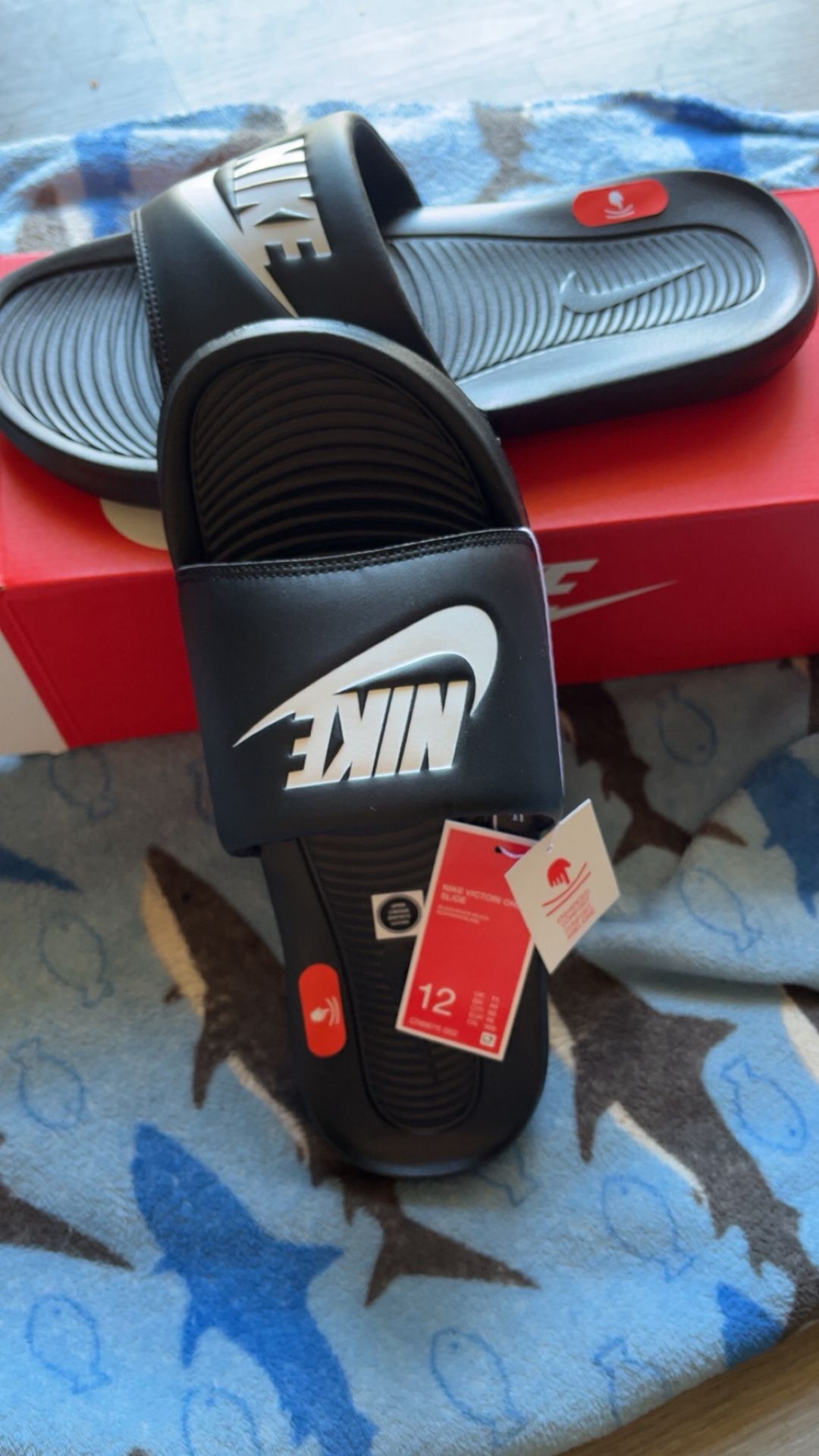 Nike Victori Slides