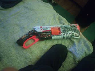 No bullets but it shoot regular darts