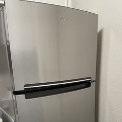 Whirlpool Stainless Steel Refrigerator 18 cu ft
