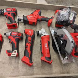 7 Piece Milwaukee Tool Set W Two Batteries And Charger