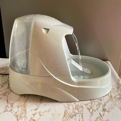 PetSafe Drinkwell Platinum Plastic Dog & Cat Fountain