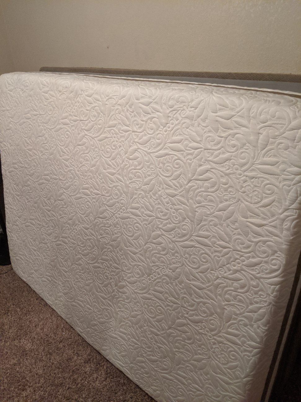Like new gel queen mattress set