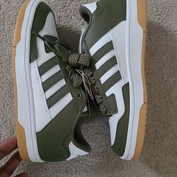 Adidas Rapid Court Low Size 4 Youth/5.5wmns & 5 Youth/6.5wmns 