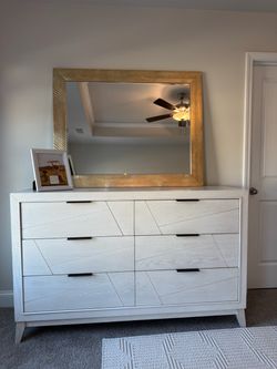 Beautiful Dresser ⭐️⭐️⭐️⭐️⭐️