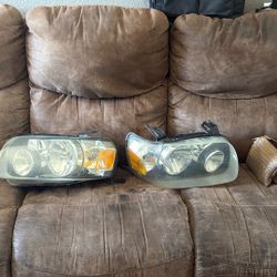 2005 Ford Escape Headlights