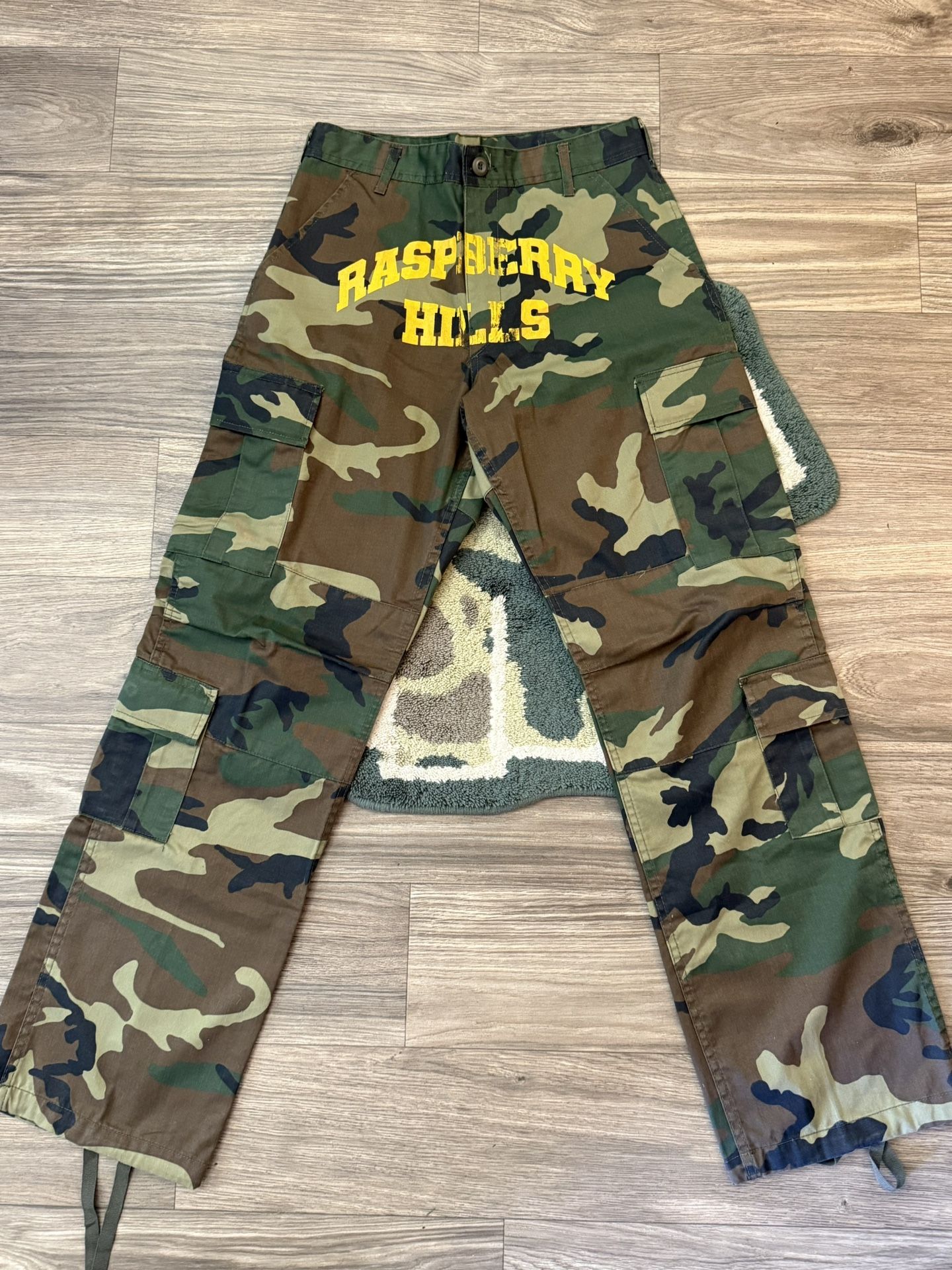 GV GALLERY RASPBERRY HILLS SIZE 30 MENS CAMO CARGOS