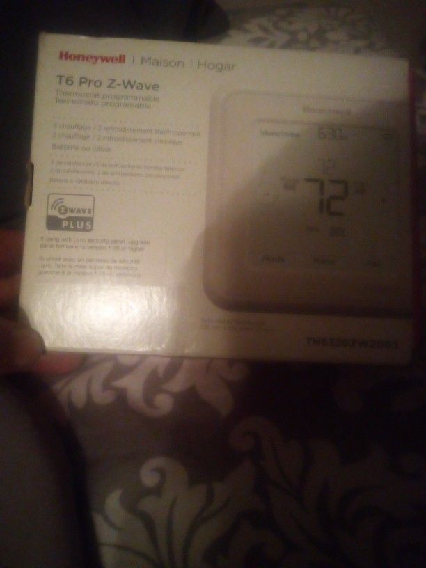 T6 Pro z Wave Programmable Thermostat