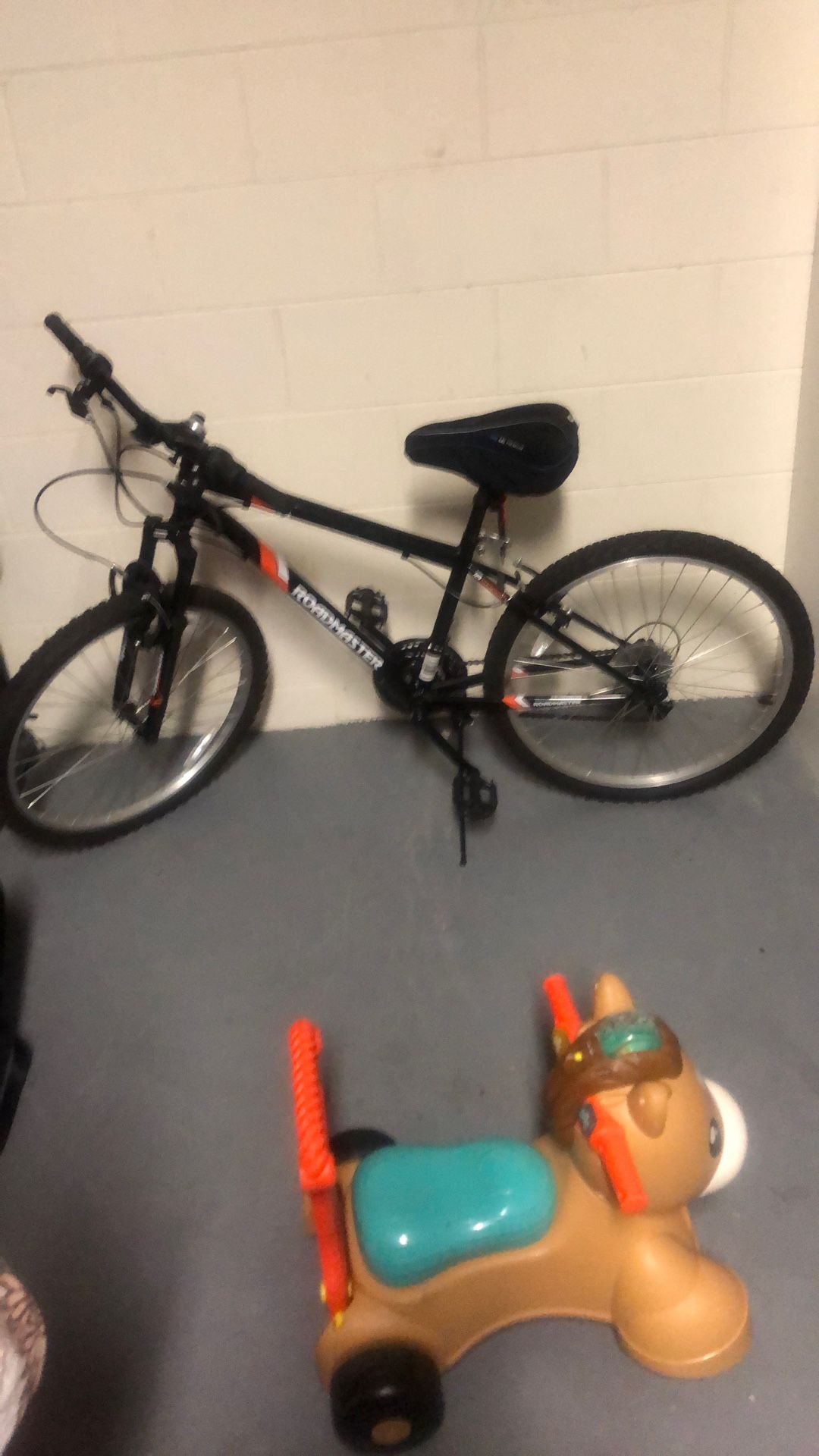 Roadmaster Granite Peak 18 Speed Bike