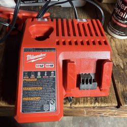 Milwaukee M12 and M18 12-Volt/18-Volt Lithium-Ion Multi-Voltage Battery Charger
