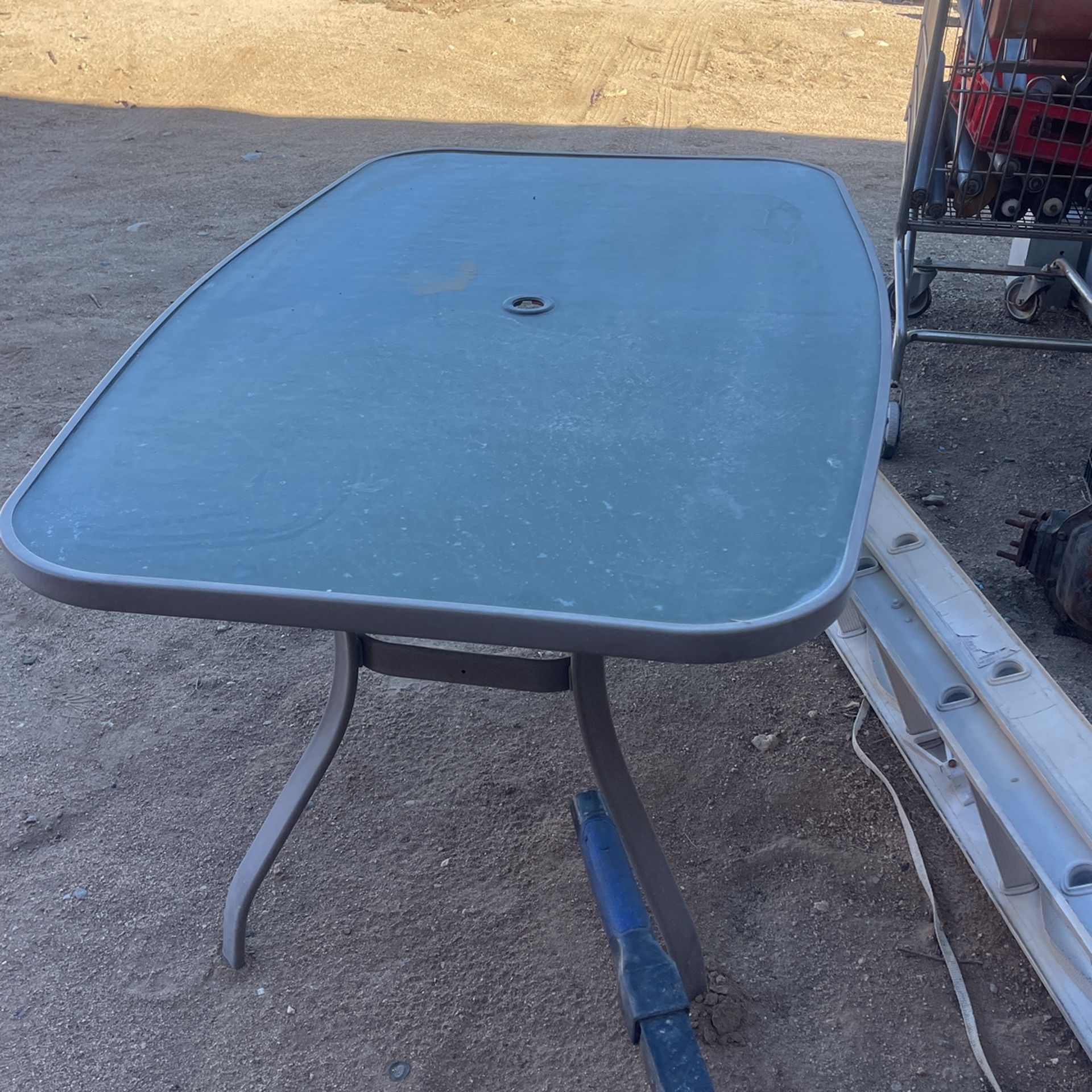 Patio Furniture/Table