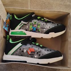 Brand New Minecraft Light Up Sneaker Kids Size 2