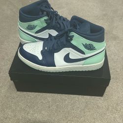 Air Jordan 1 Mid (Mystic Navy) - Men’s 5.5