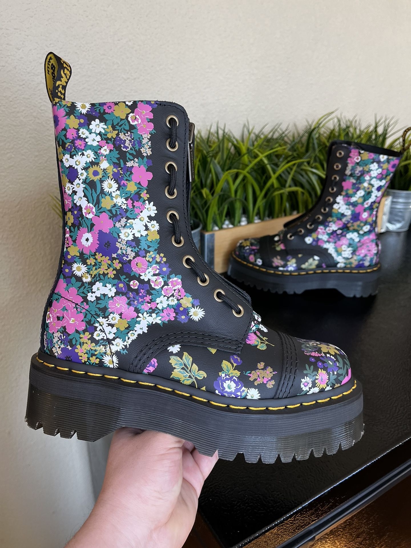 Dr. Martens Sinclair Hi Platform Floral Leather 10 Eye