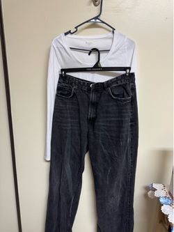 WHITE T SHIRT + ZARA JEANS. PRELOVED.