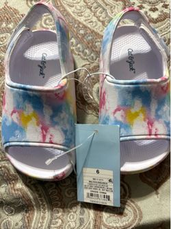 Cat & Jack size 6 toddler slide sandals featuring a pastel tie-dye pattern and an adjustable hook-and-loop strap.