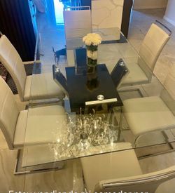 Dinner table with 6chairs