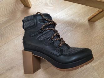 Black Leather Heeled Lace-Up Ankle Boot