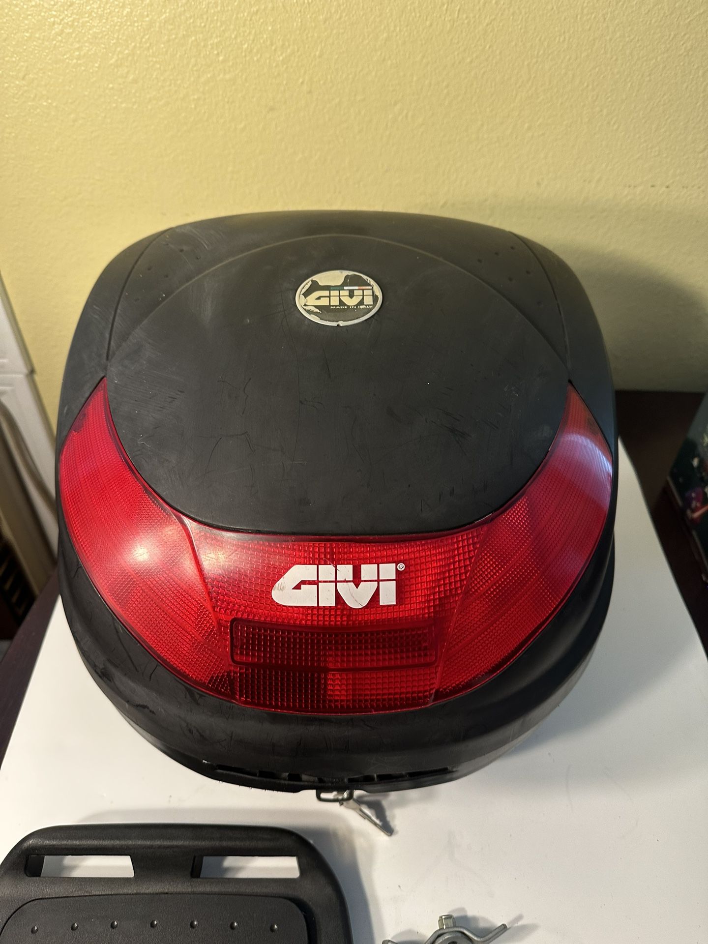 Givi MATE E300N 30L Monolock Topcase for motorcycle or scooter