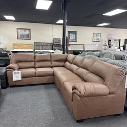Leather Sectional. 🚚WE DELIVER🚚