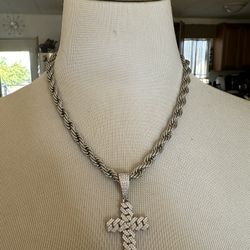 VVS1 Cross Chain And Pendant Combo 