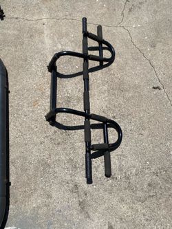 Pull up door bar