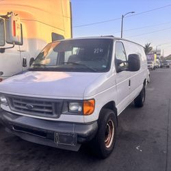 2004 Ford E-250