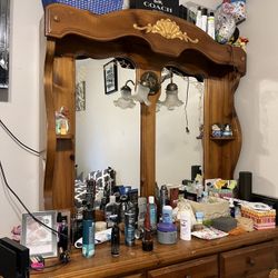 Dresser With Mirror 