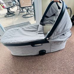 Nuna Bassinet 