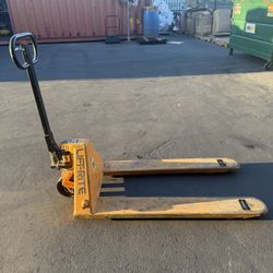 Industrial pallet truck capacity 5500 pounds needs new wheels all in good condition