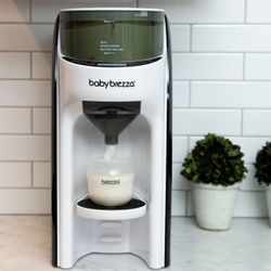 Baby Brezza advanced Formula Pro With box 