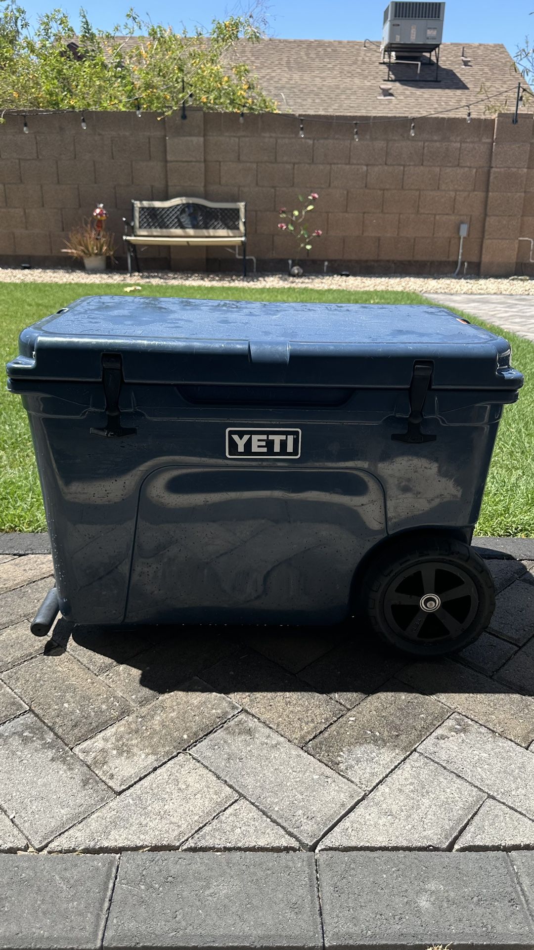 Yeti Tundra Haul Wheeled Cooler Navy