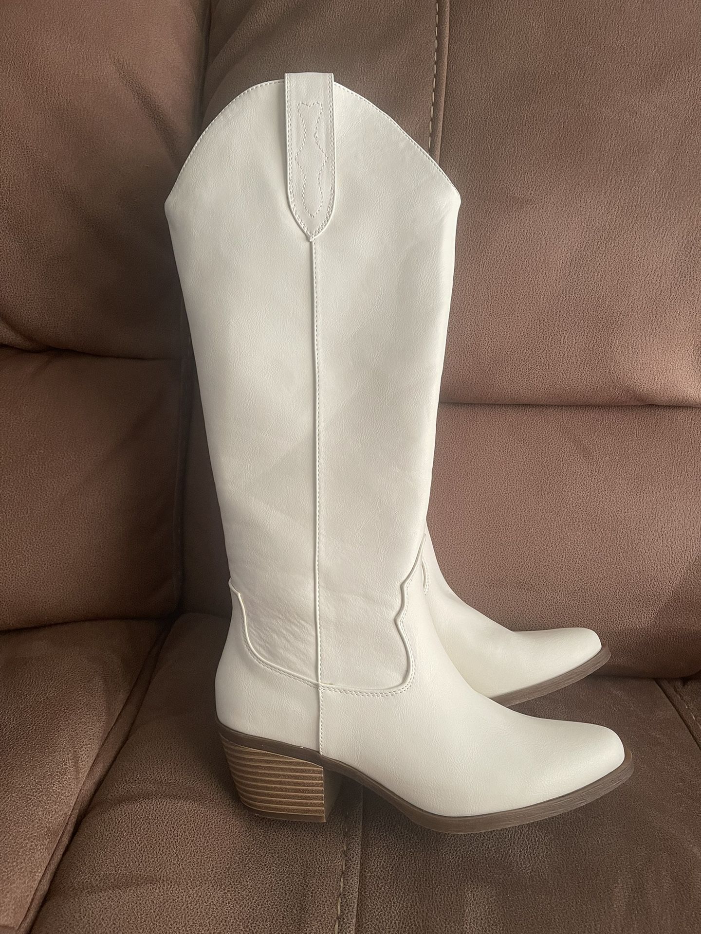 Willa Western Boots White Color Size 7.