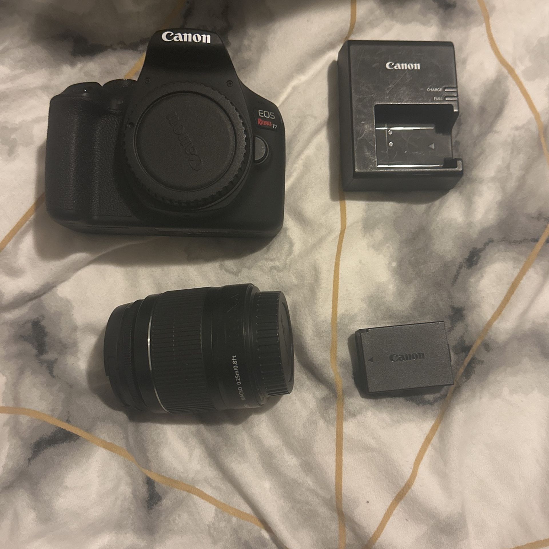Canon EOS T7 Rebel
