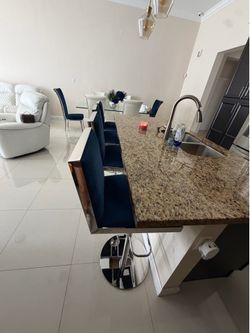 Juego comedor y banquetas
