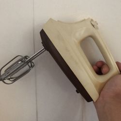 Vintage Waring 6 Speed Solid State Hand Mixer Tan & Brown Kitchenware