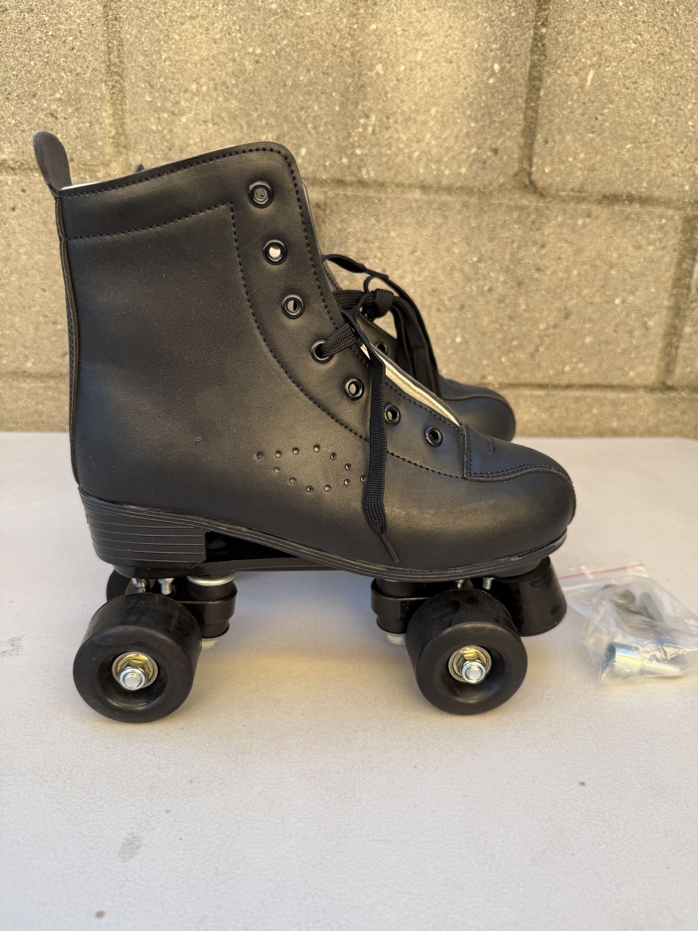 Brand New Roller Skates Size 38 Womens 7.5 Mens 6