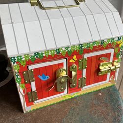Toy latch barn