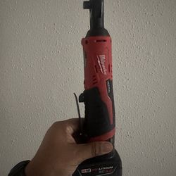 Milwuakee 3/8 rachet with battery!
