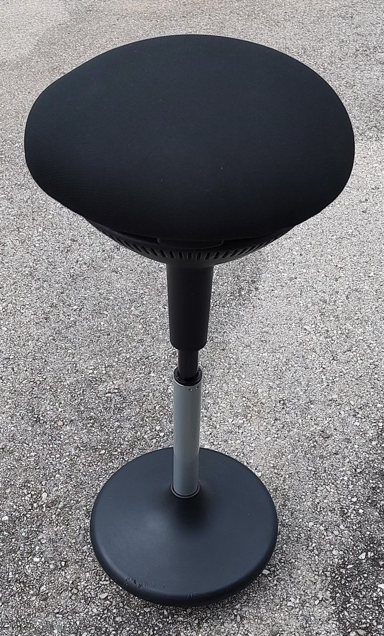 
Motion Stool(black)by Uplift Desk