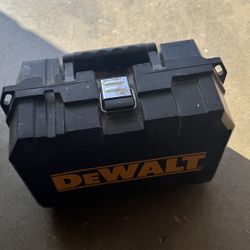 DW421 RANDOM ORBIT PALM SANDER