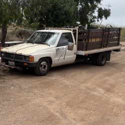 1987 -1ton flatbed Toyota