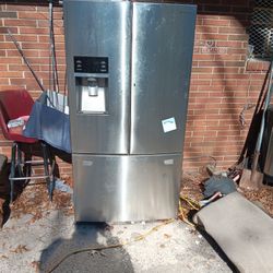 Refrigerator 