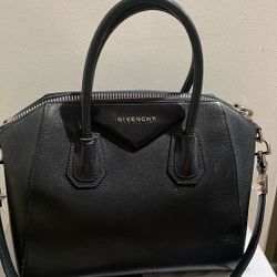 Givenchy Antigona Grained Leather Handbag - Small