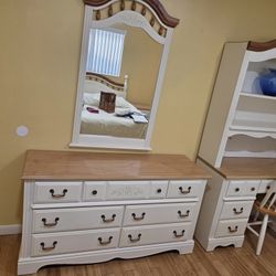 Bedroom Furniture Set