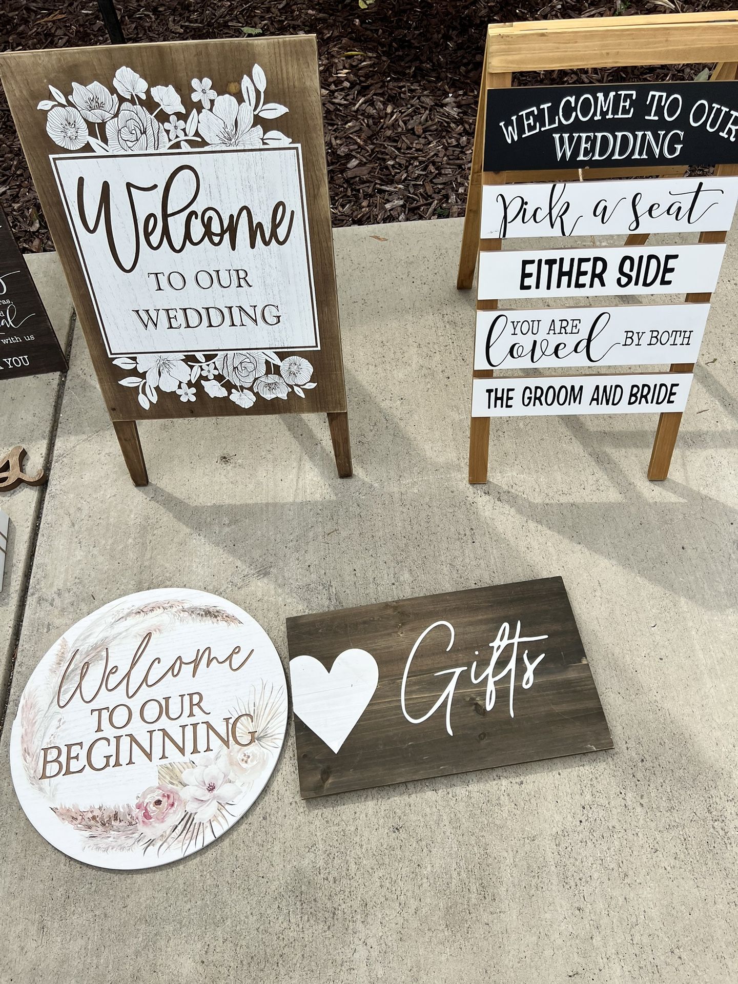 Wedding Signs And Flower Baskets