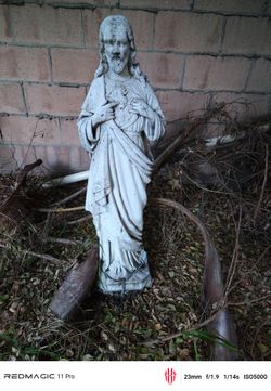 Sacred Heart of Jesus statue