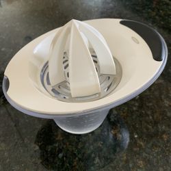 OXO Citrus Lemon juicer 8oz